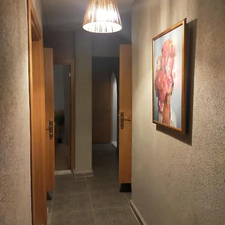 Akdeniz Μαρμαρίς