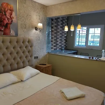 Akdeniz Μαρμαρίς