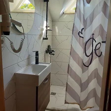 Akdeniz Μαρμαρίς