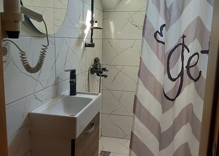 Akdeniz מרמריס